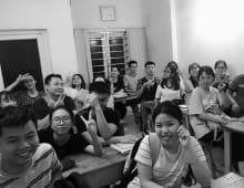 Học vnua co can gioi tieng anh